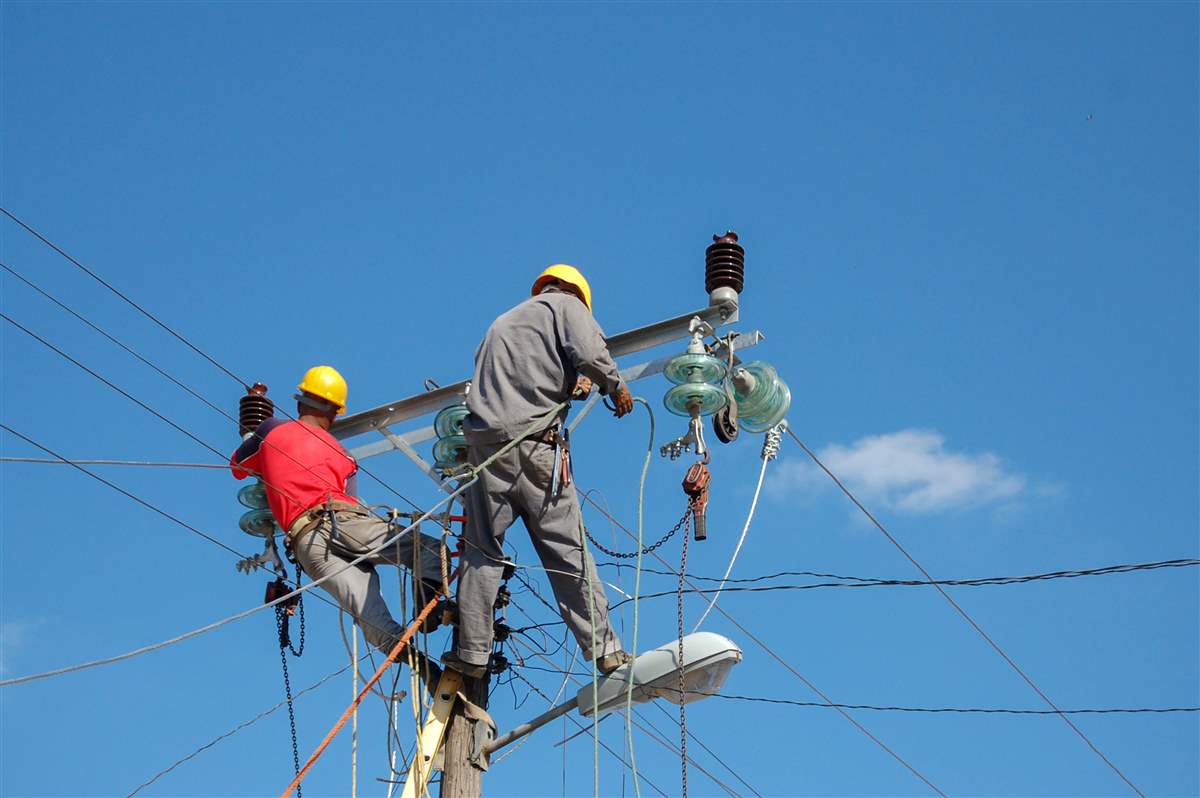 GENX Electric Ltd. coordinating overhead line electrical work on site